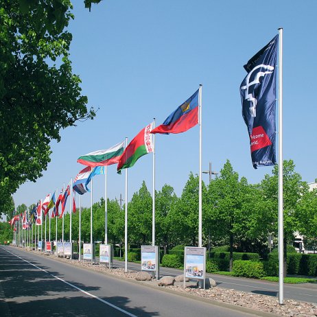 Drapeaux nationaux sur un salon professionnel